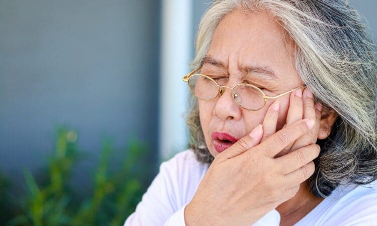Understanding when to see a dentist for jaw pain is crucial for maintaining oral health and overall well-being.